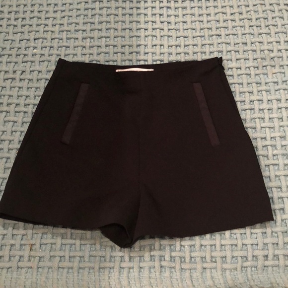 Black Zara high-waisted dress shorts - Picture 3 of 4